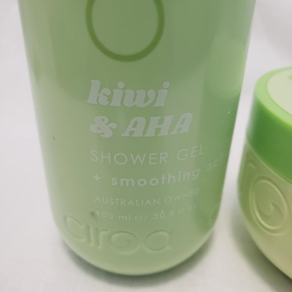 Ciroa Kiwi & AHA 2 pc set Shower Gel & Ciroa Kiwi & AHA Smoothing Body Butter - Picture 2 of 5